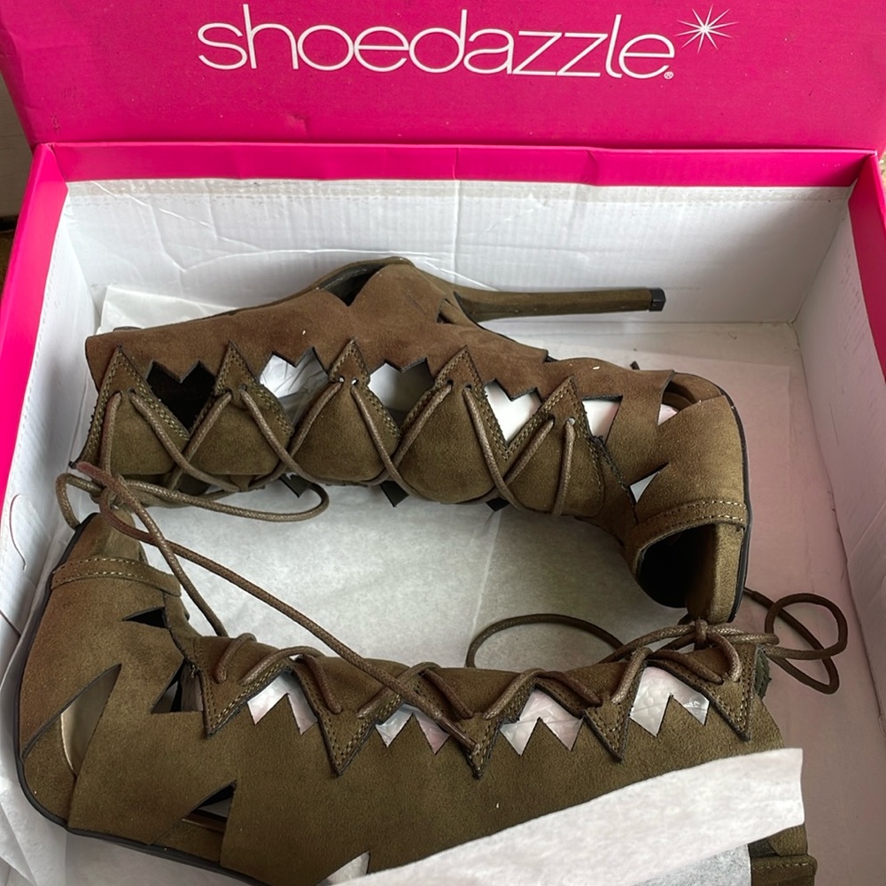 Open toe Army green zip up heels 5.5